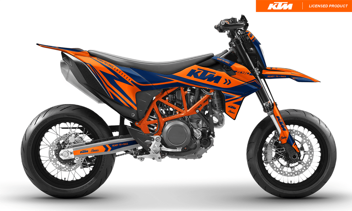 Arider Dekor passend für KTM 690 SMC-R – Alpha Edition, blau-orange Grafikdesign auf einer KTM 690 SMC-R in Seitenansicht.