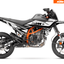 Arider Grafik passend für KTM 125 / 390 SMC-R – Alpha Edition in Weiß-Schwarz, montiert an der KTM 125 / 390 SMC-R.