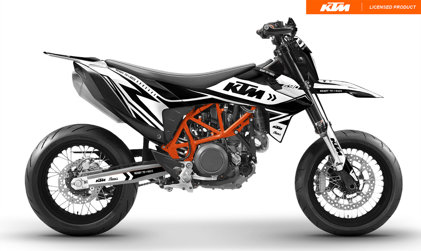 Arider Dekor passend für KTM 690 SMC-R – Alpha Edition, weiß-schwarzes Grafikdesign auf einer KTM 690 SMC-R in Seitenansicht.