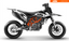 Arider Dekor passend für KTM 690 SMC-R – Alpha Edition, weiß-schwarzes Grafikdesign auf einer KTM 690 SMC-R in Seitenansicht.