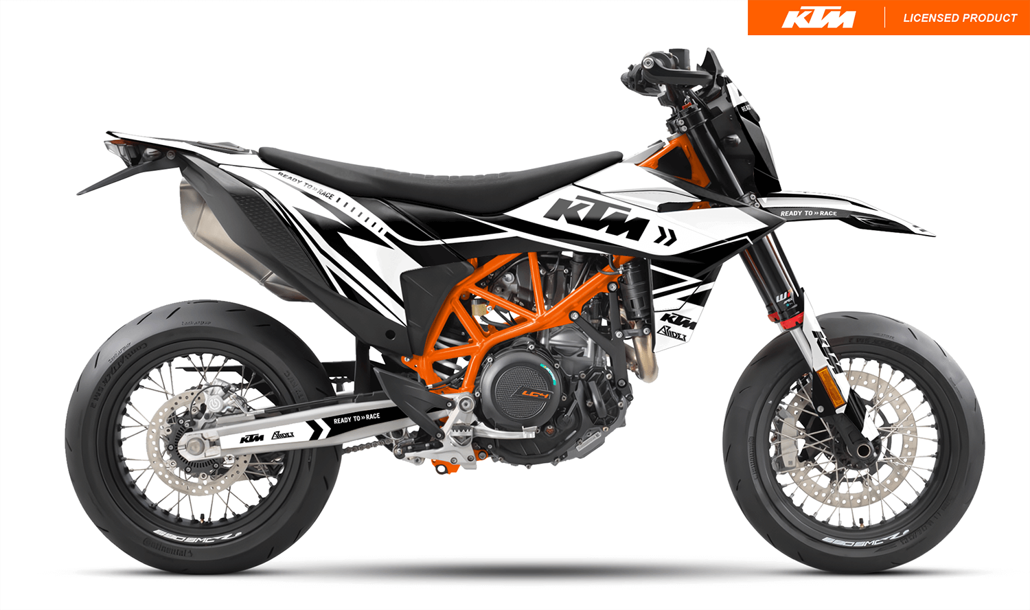 Arider Dekor passend für KTM 690 SMC-R – Alpha Edition, weiß-schwarzes Grafikdesign auf einer KTM 690 SMC-R in Seitenansicht.