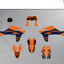 Arider Dekor passend für KTM 690 SMC-R – Base Edition, blau-orange Grafikteile in flacher Einzelteilansicht.